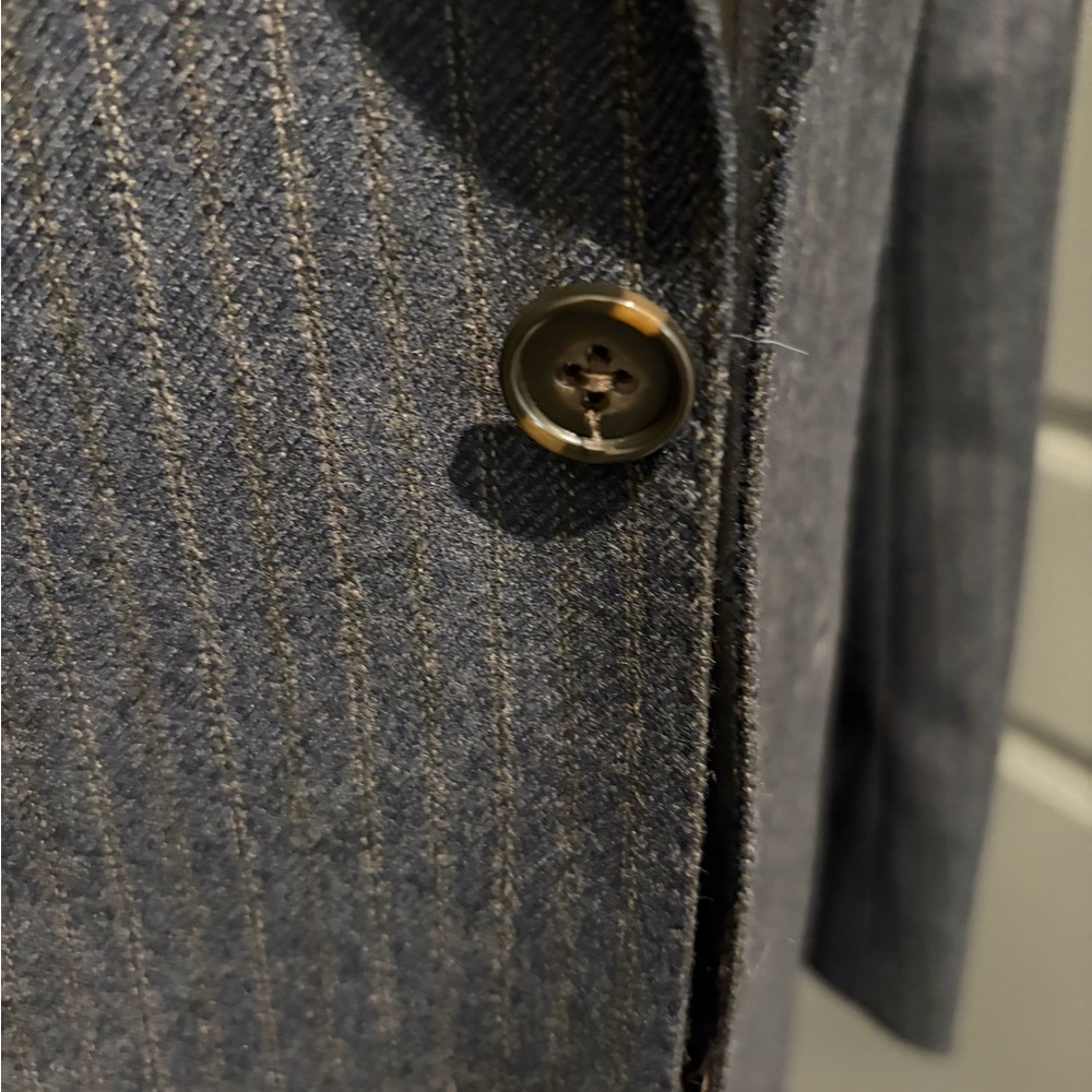 Elegant Charcoal Grey Banana Republic Luxury Suit 100% Wool - Picture 5 of 9